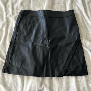 LOFT SIZE 12 LEATHER SKIRT WITH SLIT DETAIL